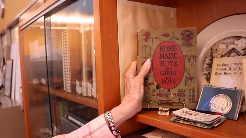 New Jersey woman returns her grandfather’s library book 99 years overdue