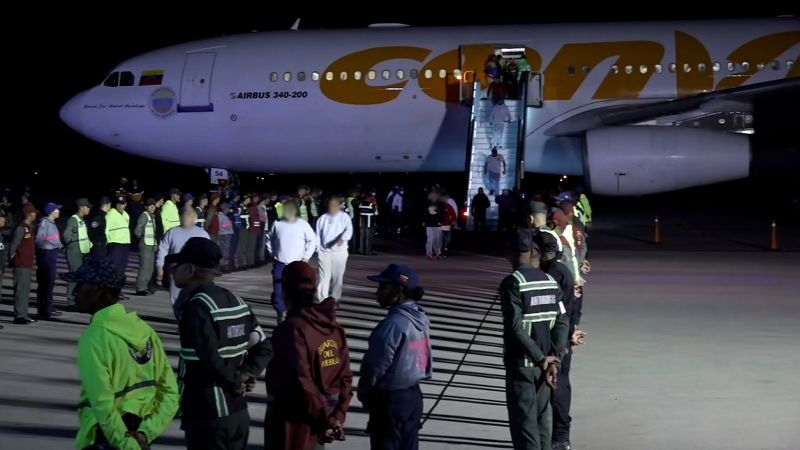 Върховният съд позволява на Тръмп да наложи Закона за извънземните врагове за бързи депортации засега 