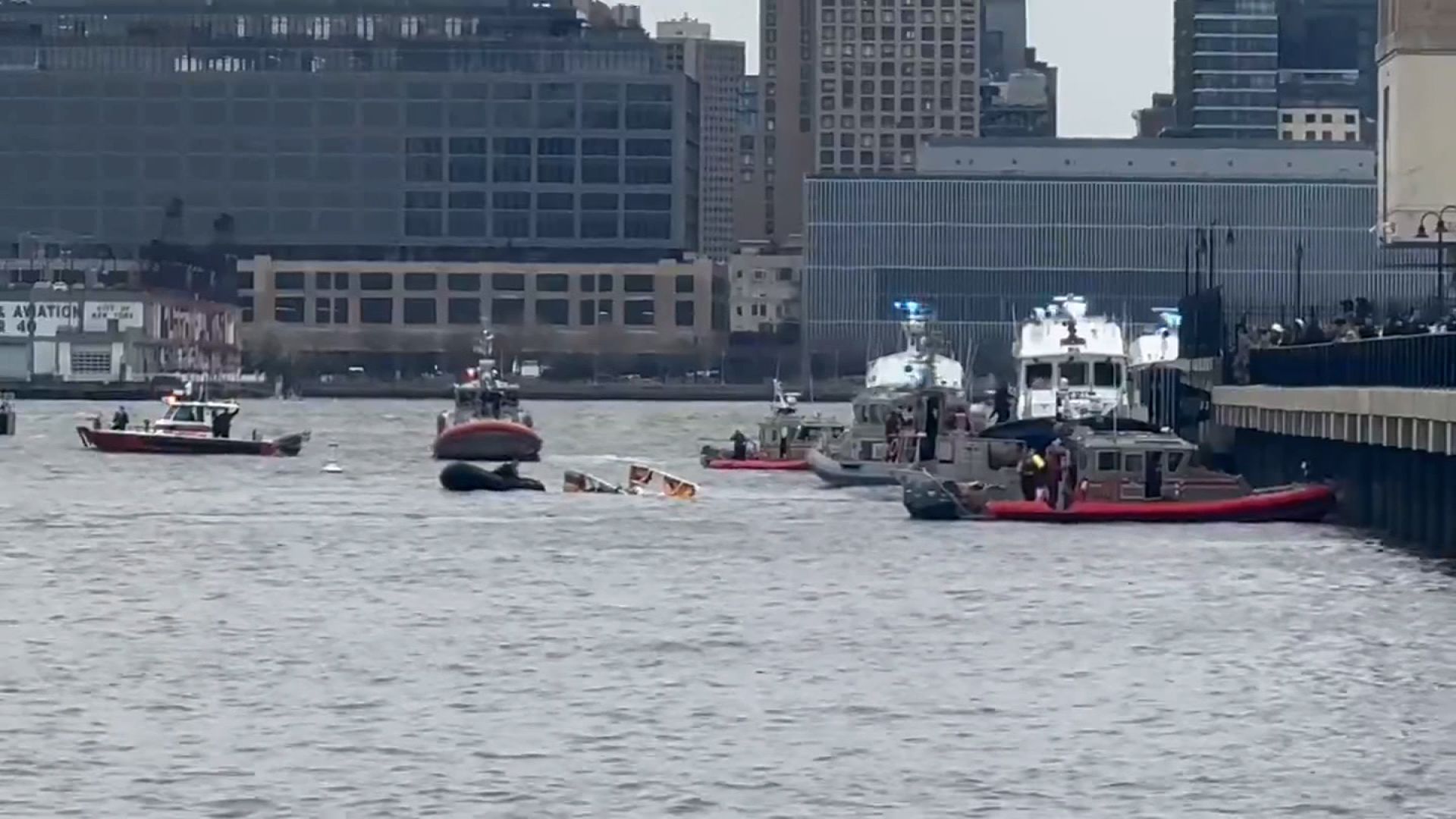 Hudson River helicopter crash: Three people recovered, search continues for  others | CNN