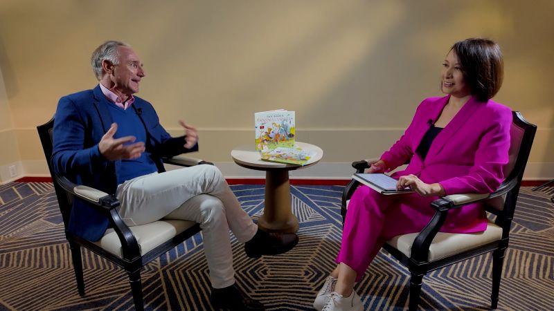 Dan Brown cuestiona que la elección de un nuevo papa siga en manos de hombres