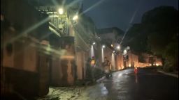 Imágenes de los alrededores de la embajada de Argentina en Caracas, de donde un grupo de activistas de la oposición venezolana salió recientemente.