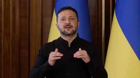 Ukrainian President Volodymyr Zelensky says he will be present in Turkey for direct negotiations with Russian President Vladimir Putin, telling CNN's Nick Paton Walsh he expects new sanctions to be imposed on Russia if a 30-day unconditional ceasefire isn't agreed upon.