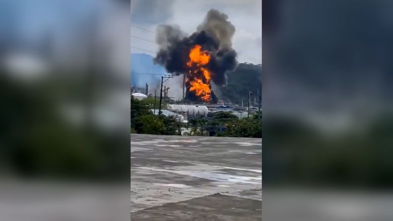 El incendio se registró en un tanque de fuel oil en el área de utilidades de la refinería de Esmeraldas, según la empresa estatal Petroecuador.
