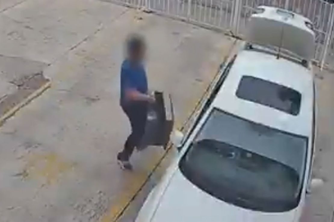 The Guanajuato Prosecutor’s Office in Mexico confirmed to CNN that a surveillance camera video showing the suspect in the disappearance and death of Lorena Jacqueline Morales—which went viral—is part of the case investigation.