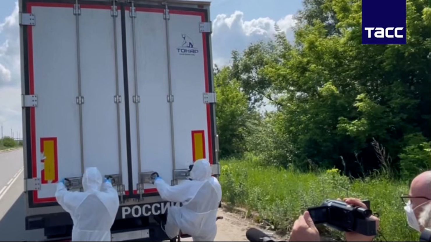 據報道，俄羅斯國家通訊社塔斯社週日發布的影片截圖顯示，一輛卡車在俄羅斯布良斯克運送烏克蘭士兵的屍體。