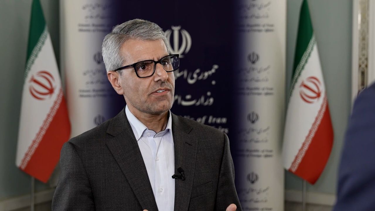سخنگوی وزارت امور خارجه ایران ، اسماعیل بغائی به طور انحصاری با فرد پلیتگن CNN در ایران صحبت کرد پس از این که ایالات متحده به سه مرکز اصلی هسته ای در کشور حمله کرد.