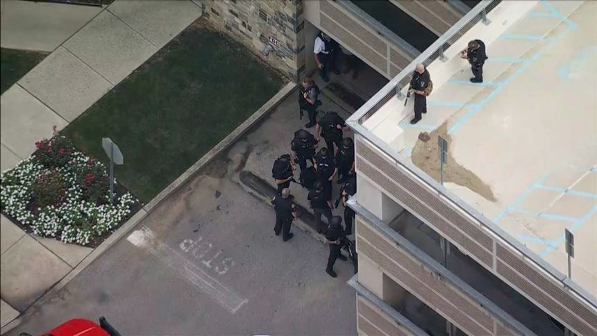 Vista aérea de la Universidad de Villanova cuando la policía despejó el campus.