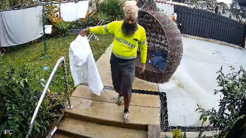 Postman commits small act of kindness and becomes a ‘laundry hero’
