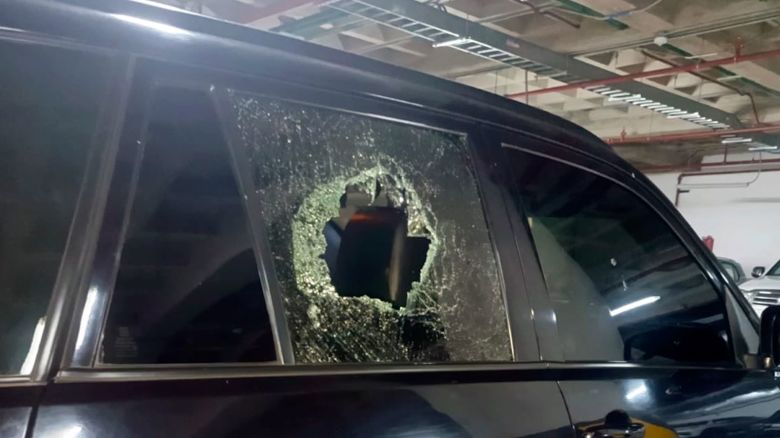 A convoy carrying humanitarian aid led by Ecuador’s President Daniel Noboa was attacked on Sunday night upon entering Imbabura province, the government reported, amid protests and demonstrations against the removal of the diesel subsidy..