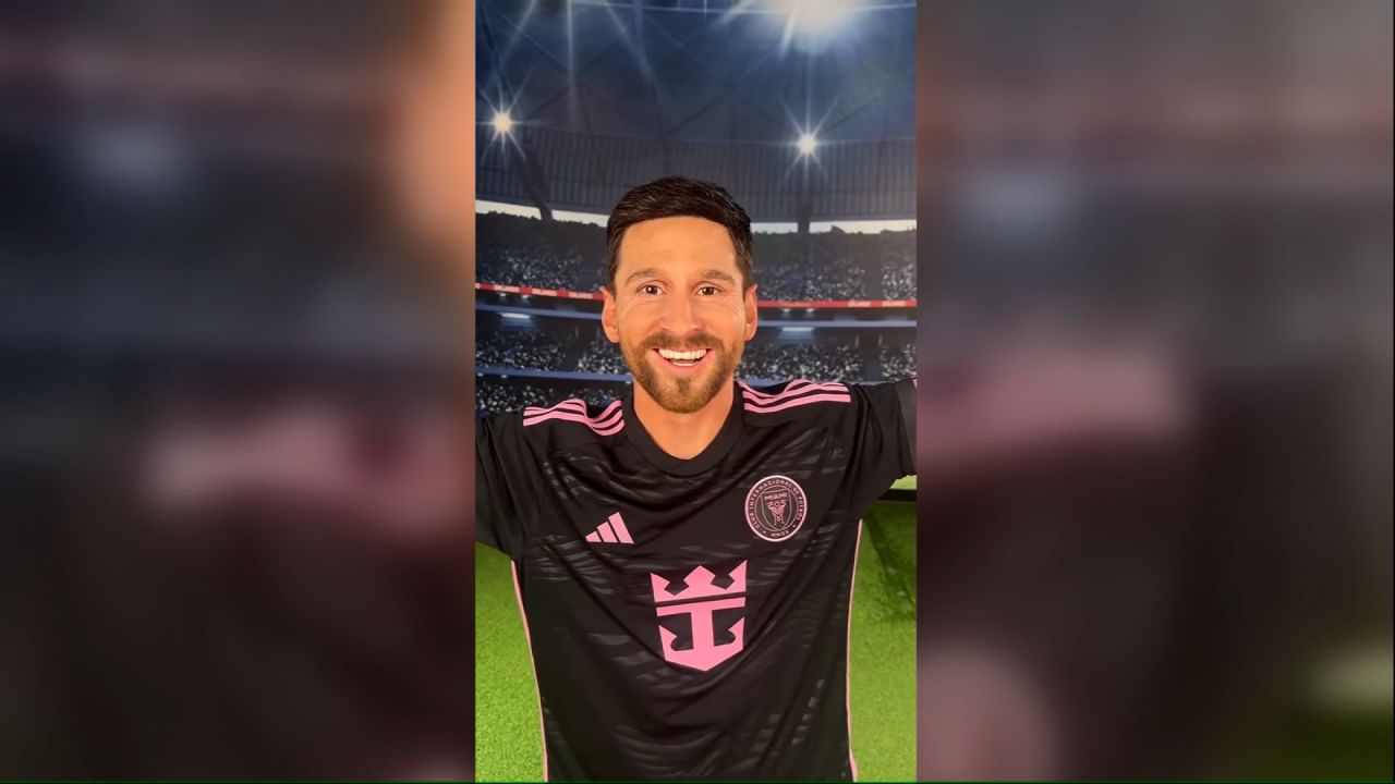 STILL MESSI WAX FIGURE.jpg