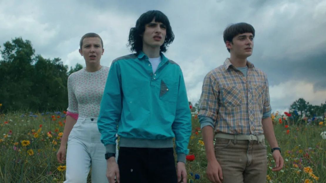 Millie Bobby Brown como Eleven, Finn Wolfhard como Mike Wheeler y Noah Schnapp como Will Byers en la temporada 4 de "Stranger Things".