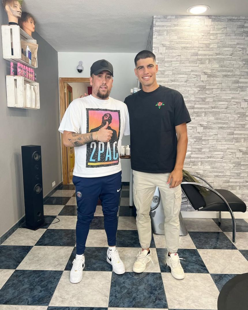 Carlos Alcaraz first started going to Víctor Martínez's shop more than two years ago.