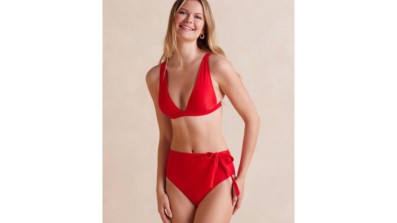 summersalt The Plunge Bikini Top in lava red