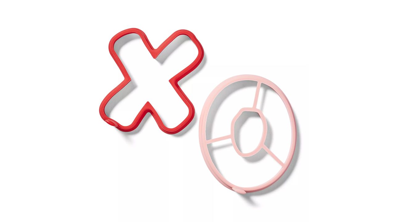 Egg and pancake molds shaped like the letters X and O.