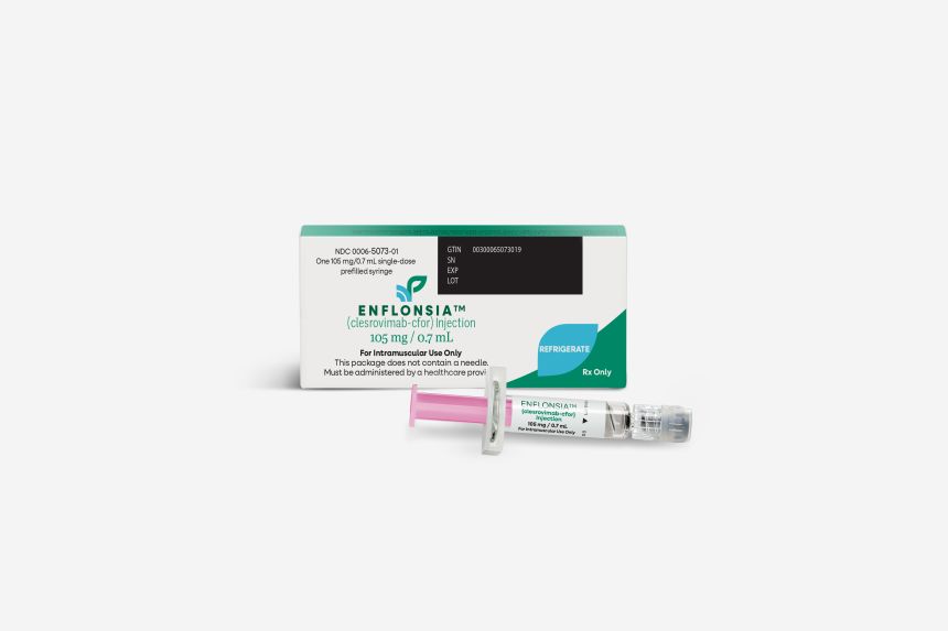 A group of outside advisers to the US Centers for Disease Control and Prevention voted to recommend use of a new Merck shot that can protect babies from respiratory syncytial virus.