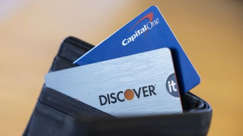 Tarjetas de crédito Capital One y Discover.