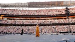 Taylor Swift se presenta en el escenario durante "Taylor Swift | The Eras Tour" en el Paycor Stadium el 30 de junio de 2023 en Cincinnati, Ohio.