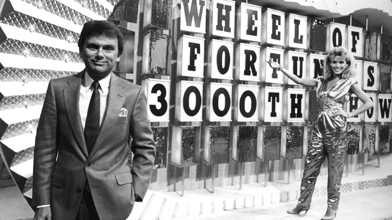 Host Pat Sajak and co-host Vanna White on the set of the 3000th “Wheel of Fortune” episode in 1986.