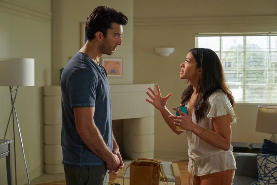 Justin Baldoni y Gina Rodríguez en "Jane the Virgin".