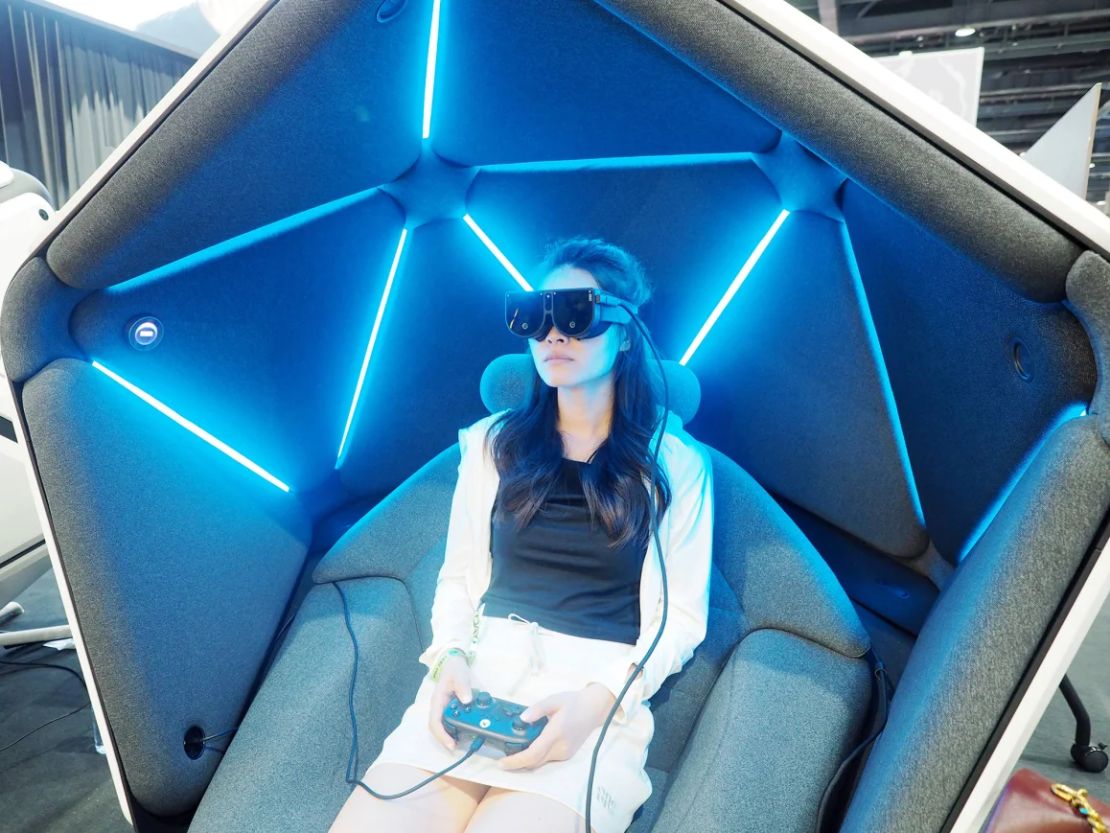 El público experimenta juegos de deportes electrónicos de realidad virtual en el Festival de deportes electrónicos Jingxi 2025 en Beijing, China, el 28 de junio de 2025.