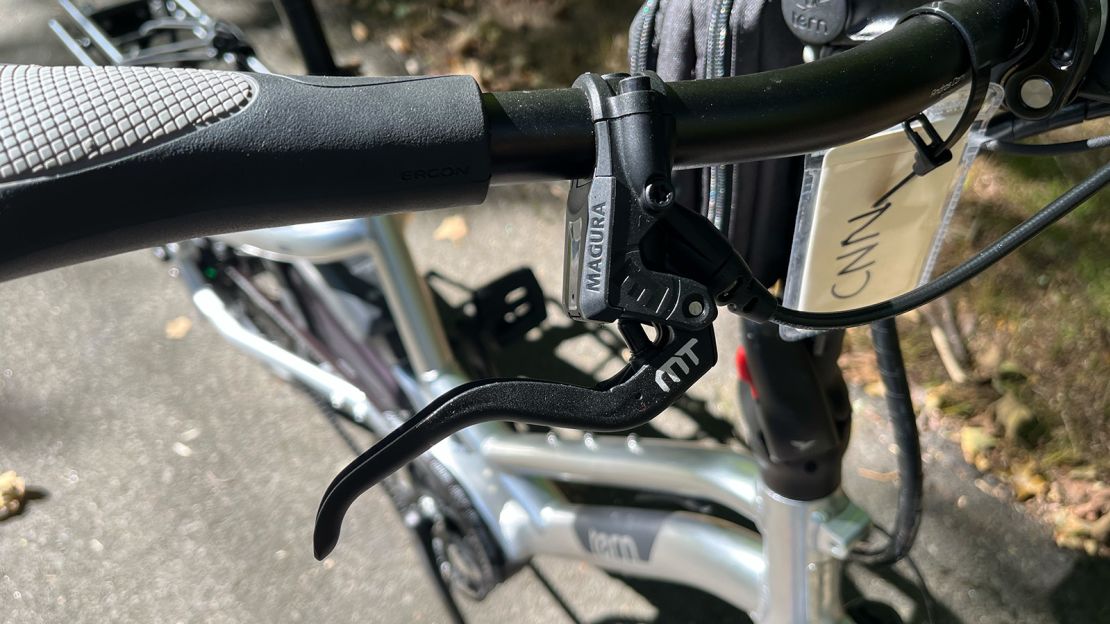 Magura hydraulic brakes have plenty of stopping power, making for confident descents even when the Tern HSD S+ is loaded with cargo. Plus they're easy to modulate so you can apply just as much braking power as you need.