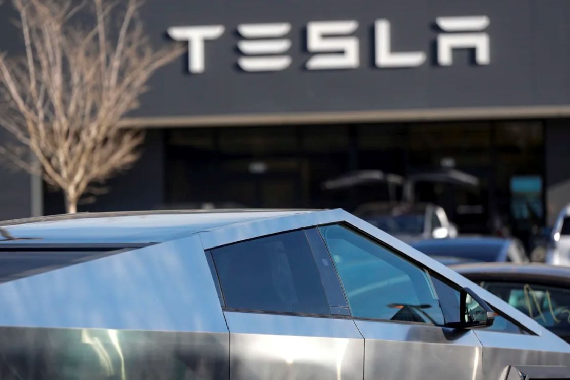 La Cybertruck no se está vendiendo tan bien como Tesla esperaba, y los valores de reventa están cayendo en picada.<br /><br />