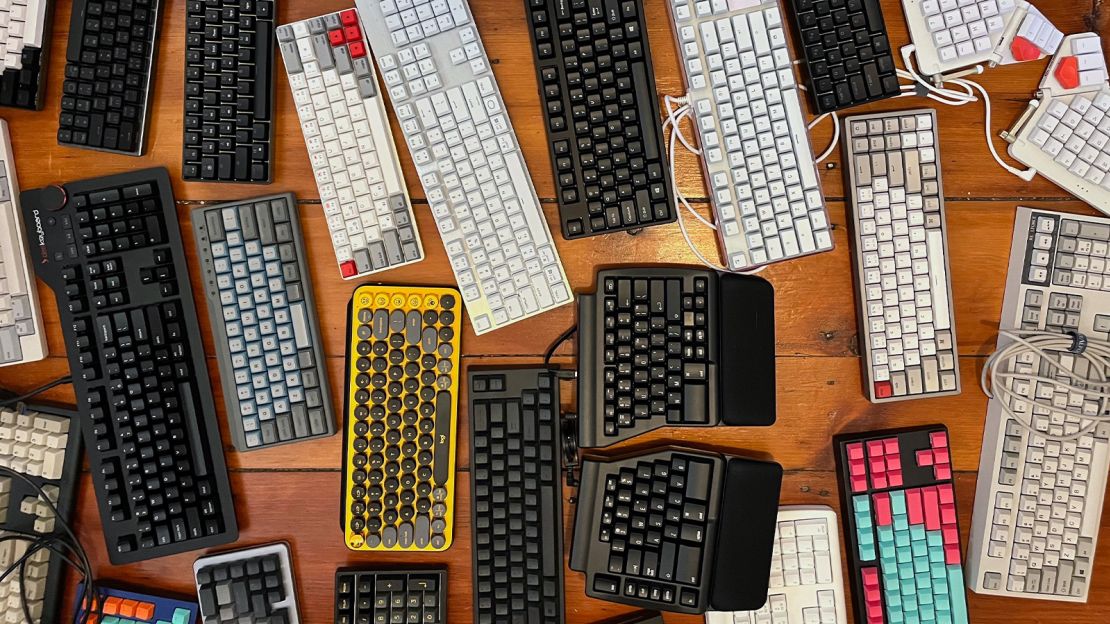 A large group of mechanical keyboards of various types and layouts.