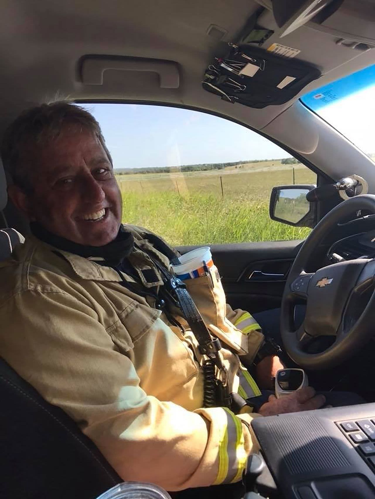 El jefe del Departamento de Bomberos del Área de Marble Falls, Michael Phillips, se ve en una foto de su página de Facebook.