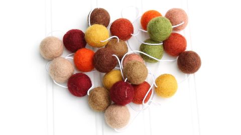 TheRainbowBarn Autumn Felt Ball Garland