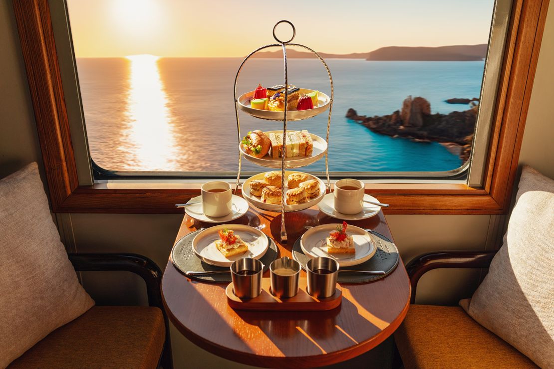 The Quy Nhon-Nha Trang route includes an afternoon tea set.