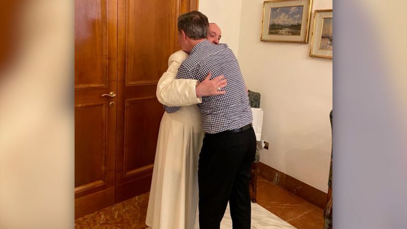 "Casi se le saltan las lágrimas": asesor gay del Vaticano describe el apoyo del papa Francisco a los fieles transgénero