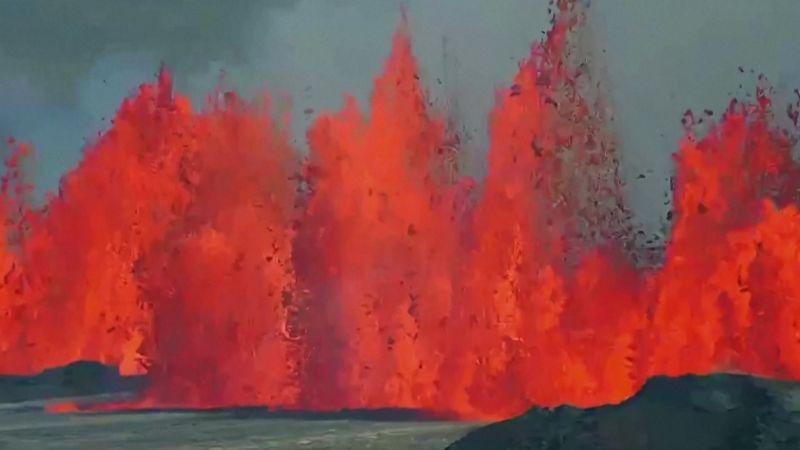 Watch Icelandic volcano spew lava | CNN