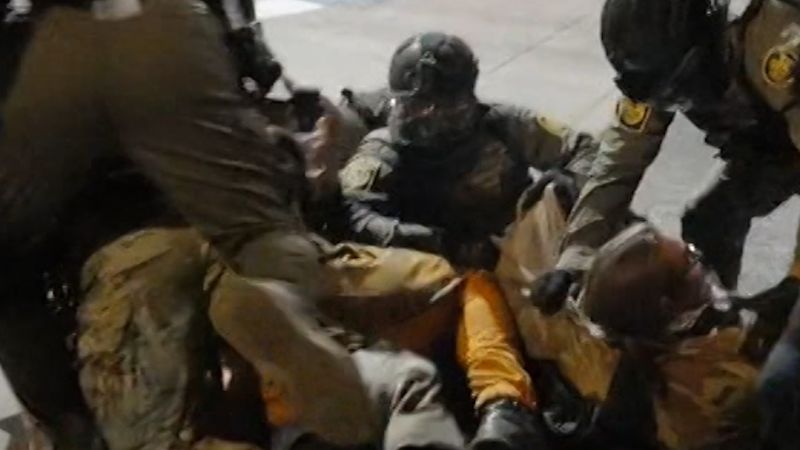 https://media.cnn.com/api/v1/images/stellar/prod/thumbnail-portland-protests-2-vrtc.jpg?c=16x9&q=w_800,c_fill