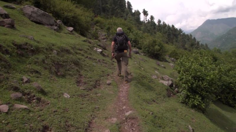 CNN reporter shows part of disputed territory in Kashmir
