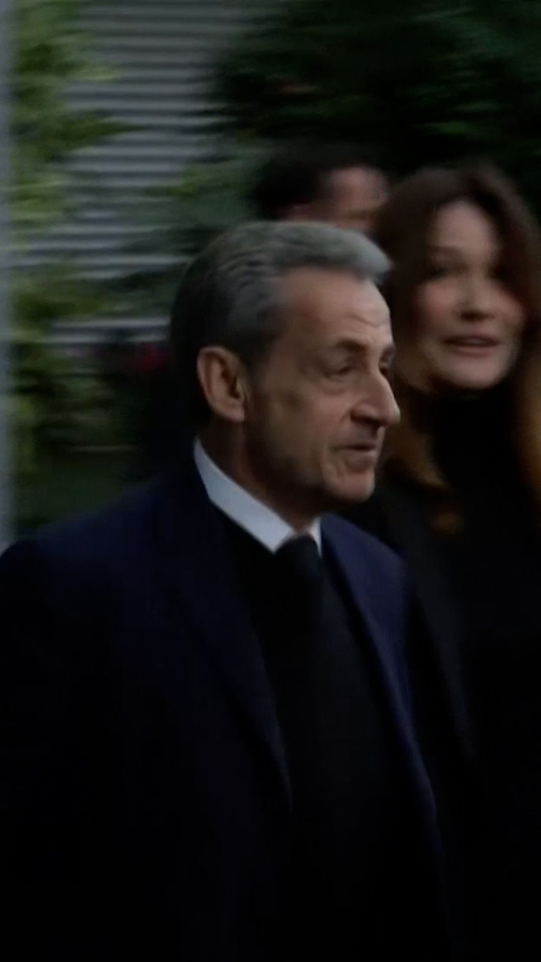 thumbnail sarkozy leaves for prison 1 vrtc.jpg