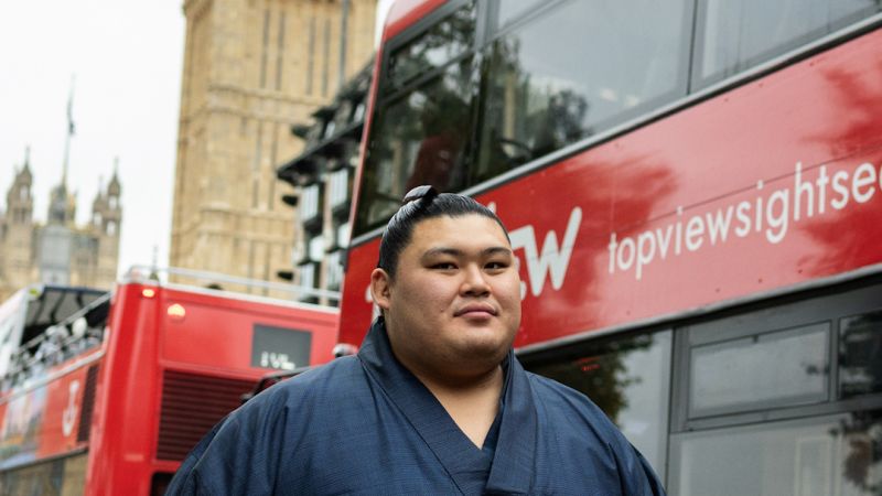 https://media.cnn.com/api/v1/images/stellar/prod/thumbnail-sumo-wrestling-london-2-vrtc.jpg?c=16x9&q=w_800,c_fill