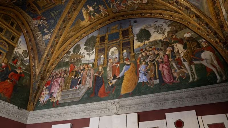 CNN Correspondent goes on Vatican tour before conclave