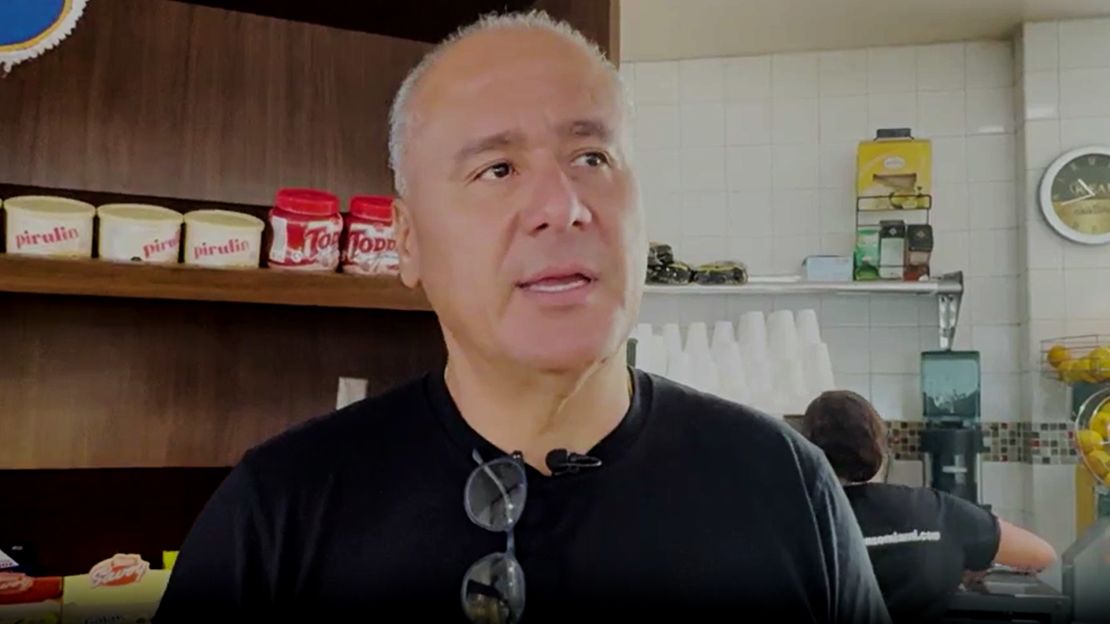 Alexis Mogollón, venezolano y dueño de El Arepazo, restaurante icónico de Doral.