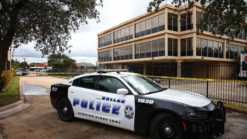 Tiroteo en Centro de ICE en Dallas: Detenido Muerto y Dos Heridos, Identifican al Atacante