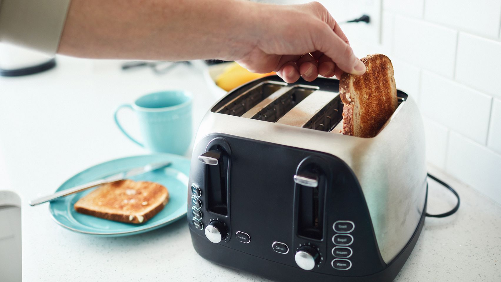 How to Clean Toaster