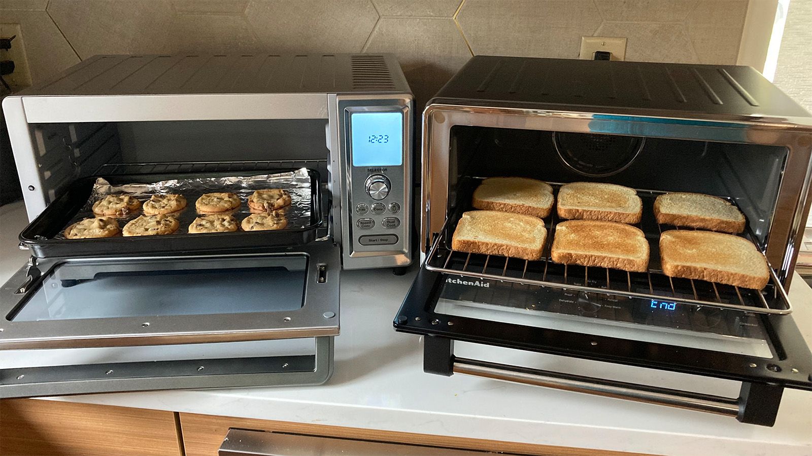 https://media.cnn.com/api/v1/images/stellar/prod/toaster-ovens-toasting-and-baking.jpg?q=h_900,w_1600,x_0,y_0
