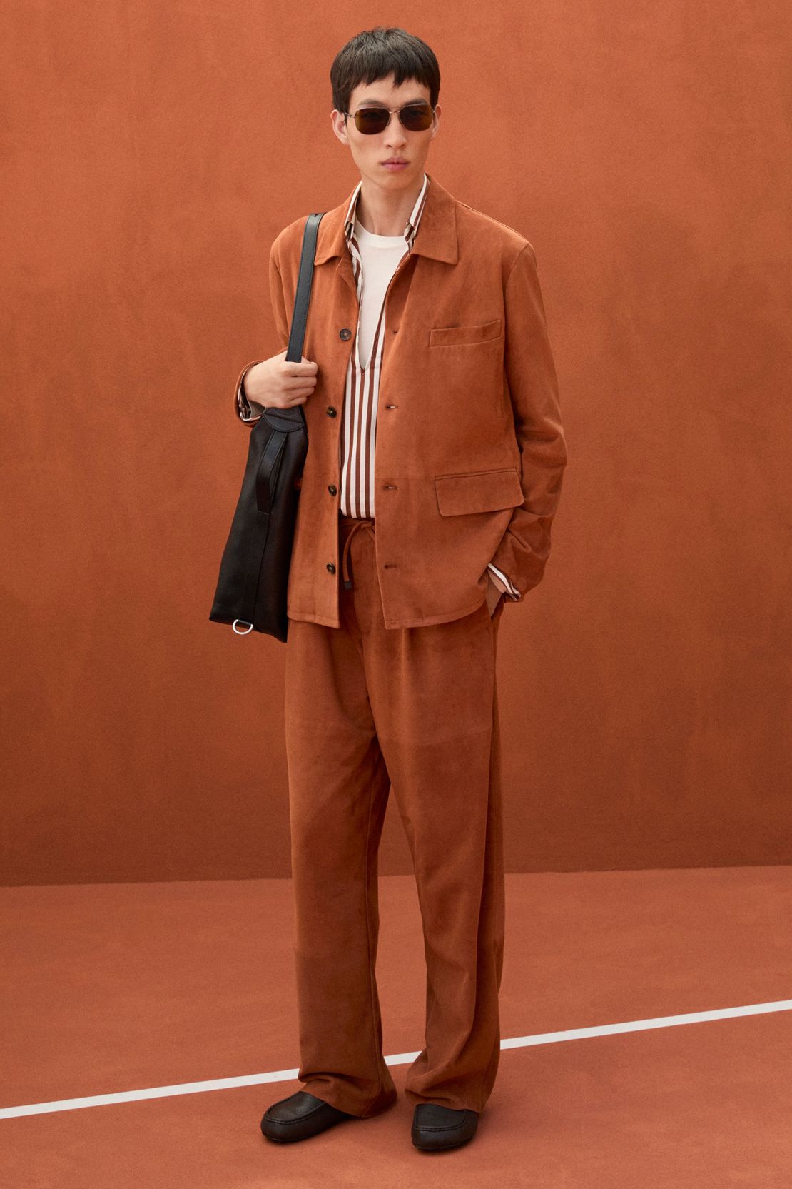 Tod's presented pieces made from materials such as compact linen, crepe cotton and ultra-light wool for wearable, comfortable pieces.
