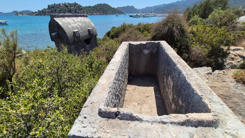 <strong>Tombs at Theimussa:</strong> Just outside Kaleüçağız sits Theimussa Ancient City, a collection of gigantic sarcophagi standing amid gigantic boulders and overlooking the nearby bay.