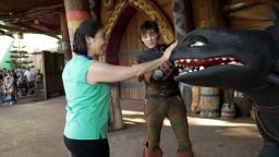 CNN reporter meets Toothless from How to Train your Dragon