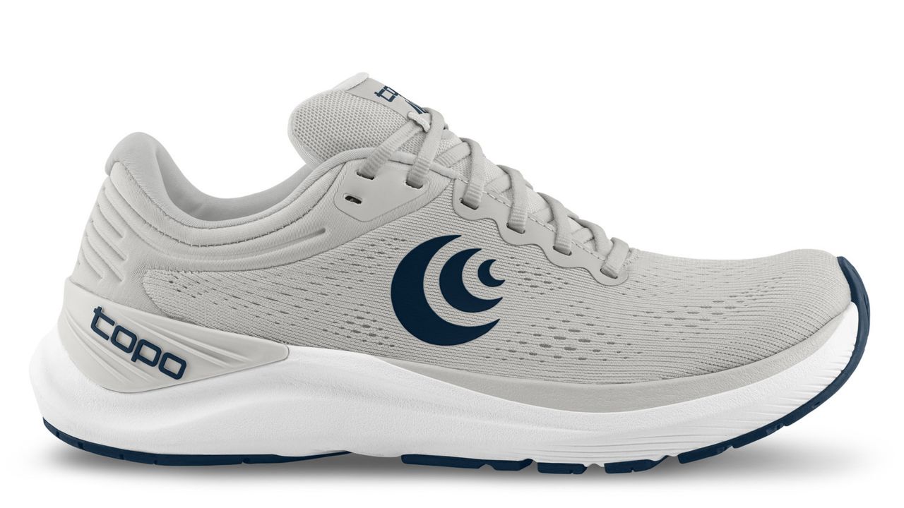 Topo Athletic Ultrafly 4 in grey and navy