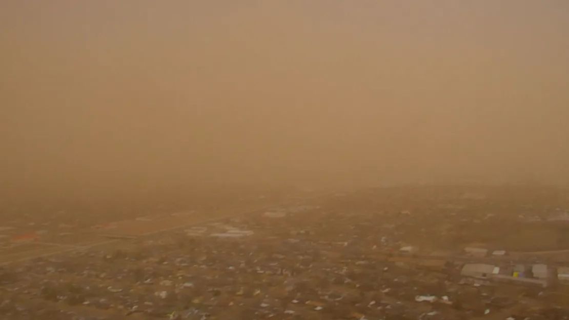 El polvo sopla en el cielo en Lubbock, Texas, el 14 de marzo de 2025.