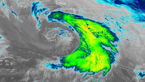 Un satélite infrarrojo capta una poderosa tormenta atmosférica impulsada por un río que azota California la madrugada del jueves.