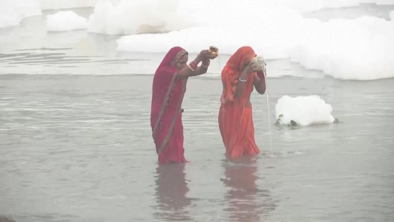 ‘We haven’t any different choice.’ Ladies take dip in holy river full of poisonous foam | The Gentleman Report