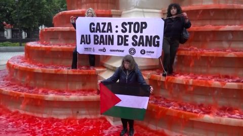 TRAX PARIS RED DYE FOUNTAIN GAZA.00_00_36_00.Still001.jpg