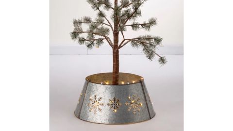 Glitzhome Snowflake Die-Cut Metal Tree Collar with Lights